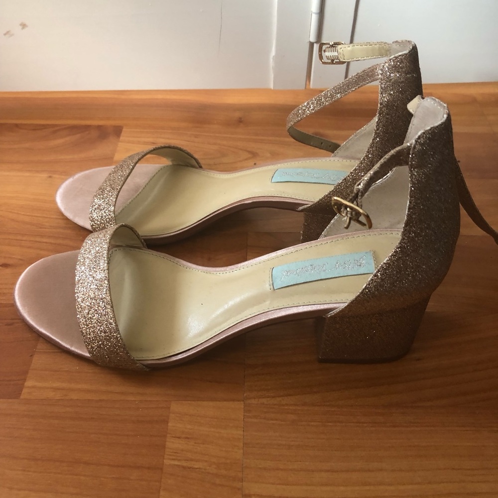 Betsy Johnson gold glitter low heel